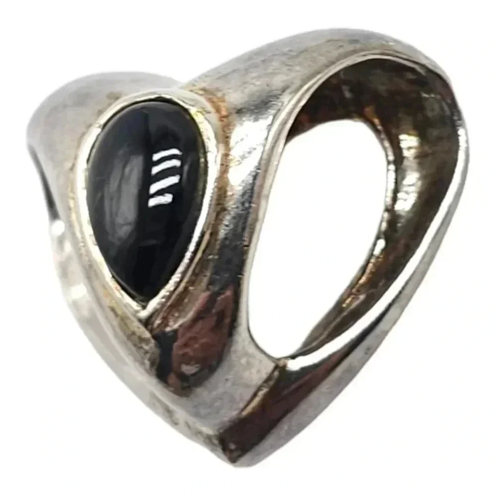 925 Sterling Silver Pear Shaped Black Onyx Gemstone Heart Shaped Pendant
